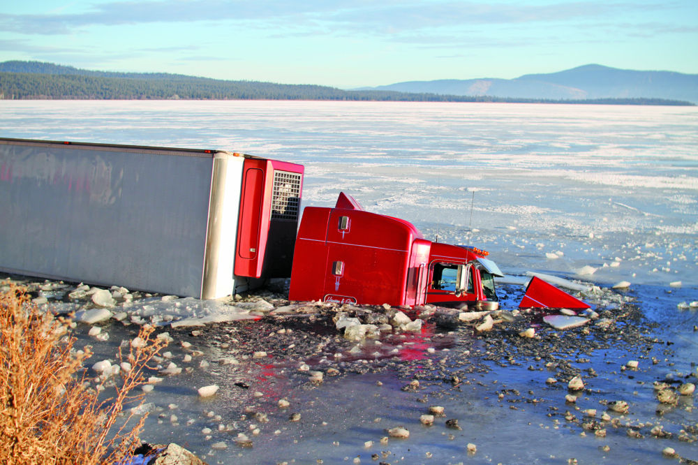 Truck plunges into Upper Klamath Lake